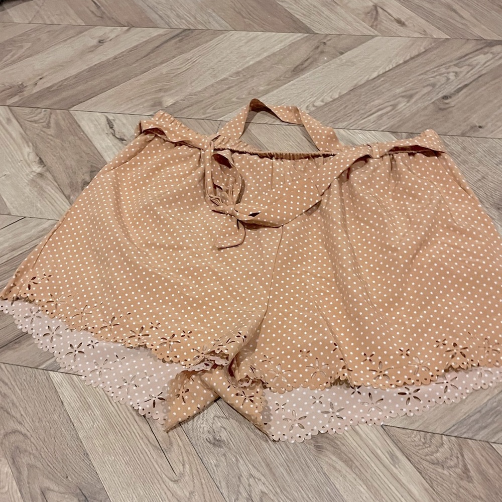 Belted polka dot embroidered shorts
